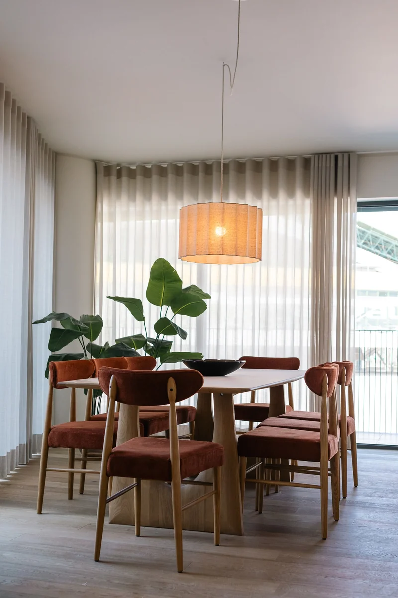 Zona de refeições de um apartamento visitado durante uma visita da ARR